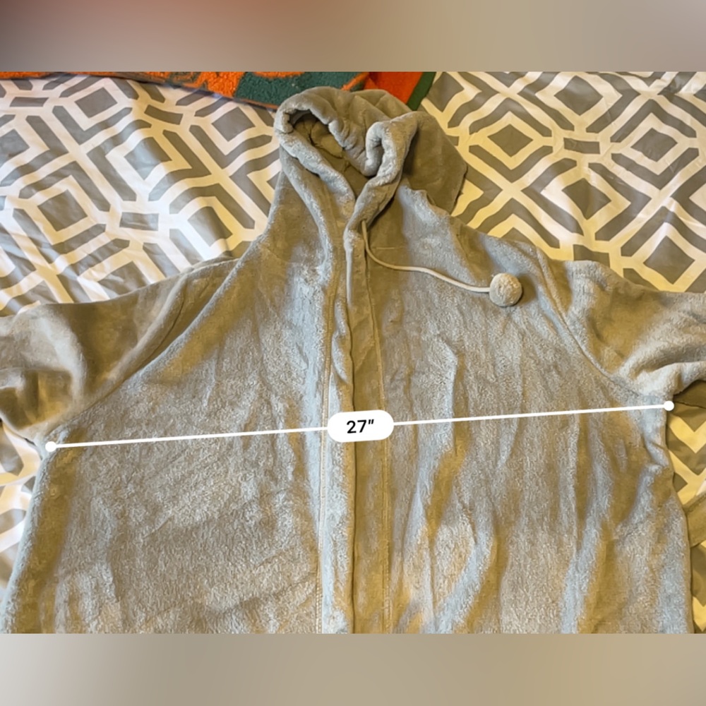 🌸 NWOT Fuzzy Robe - Picture 5 of 7
